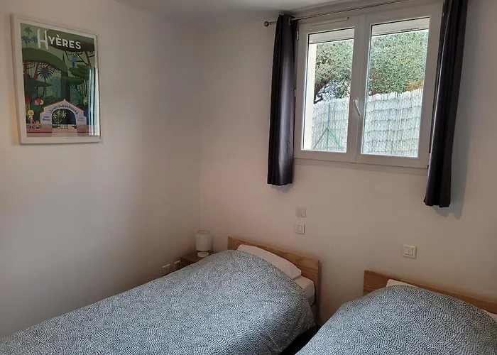 Giens-t2 Charme-7m A Pied - Rez De Jardin