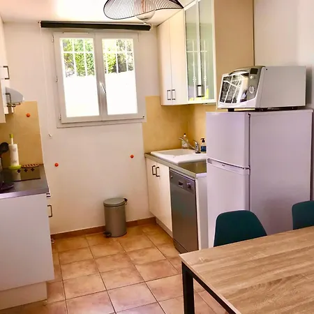 Giens-t2 Charme-7m à Pied - Rez De Jardin *