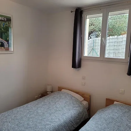 Giens-t2 Charme-7m à Pied - Rez De Jardin